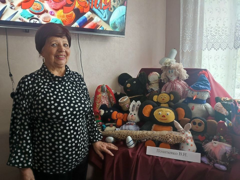 В Лутугинской центральной районной библиотеке состоялся вечер-встреча «Удивительный мир рукоделия», приуроченный к Всемирному дню рукоделия В Лутугинской центральной районной библиотеке состоялся вечер-встреча «Удивительный мир рукоделия», приуроченный к Всемирному дню рукоделия