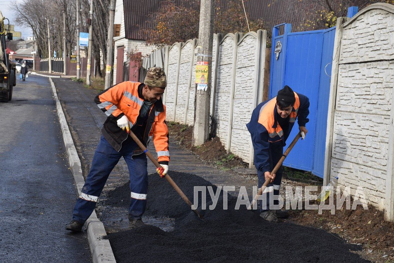 В Ровеньках реализуется региональная программа по ремонту и обновлению автомобильных дорог местного значения В Ровеньках реализуется региональная программа по ремонту и обновлению автомобильных дорог местного значения