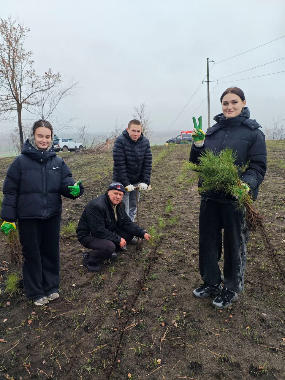 Сотрудники Луганского лесоохотничьего хозяйства совместно со студентами Луганского Государственного педагогического университета высадили 3000 саженцев деревьев в память о героях Отечества Сотрудники Луганского лесоохотничьего хозяйства совместно со студентами Луганского Государственного педагогического университета высадили 3000 саженцев деревьев в память о героях Отечества