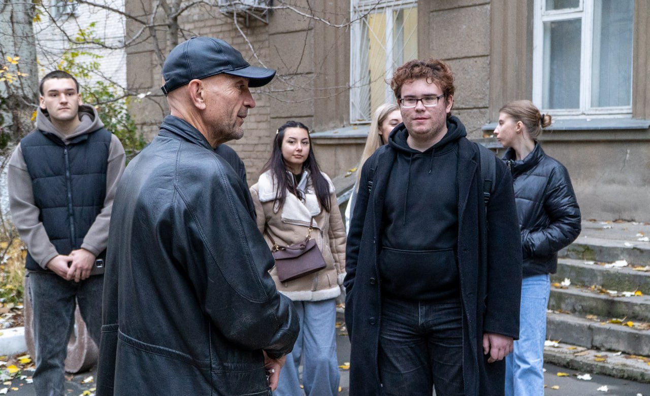 ГТРК ЛНР продолжает профориентационную работу и знакомит будущих журналистов с «внутренней кухней» телевидения и радио ГТРК ЛНР продолжает профориентационную работу и знакомит будущих журналистов с «внутренней кухней» телевидения и радио