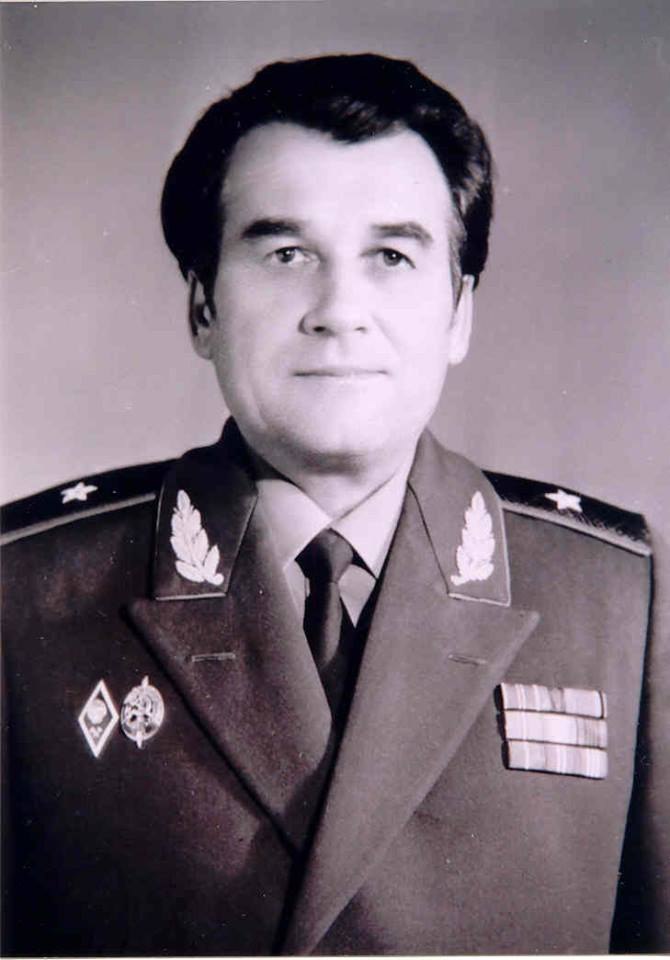 11Сотрудники МВД по Луганской Народной Республике передали поздравительный адрес ветерану ОВД Григорию Ветрову