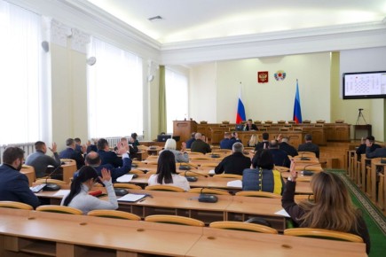 Вопросы социальной поддержки и разминирования территории республики в повестке «правительственного часа»