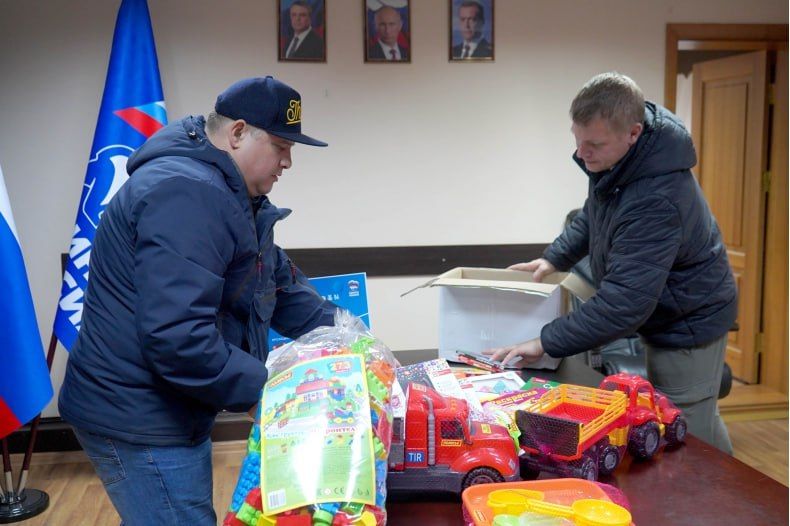 В Свердловском округе представители Красноярского края дарят награду маленьким пациентам медучреждений за храбрость В Свердловском округе представители Красноярского края дарят награду маленьким пациентам медучреждений за храбрость