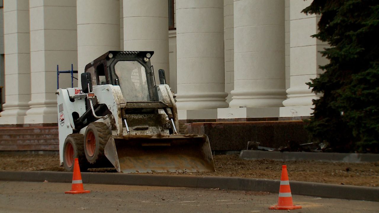 В Краснодоне специалисты тюменской компании «Артстрой» приступили к строительству пешеходной зоны, расположенной у ДК им. Молодой Гвардии. Ранее был проведён капитальный ремонт фасада главного учреждения культурно-массовой... В Краснодоне специалисты тюменской компании «Артстрой» приступили к строительству пешеходной зоны, расположенной у ДК им. Молодой Гвардии. Ранее был проведён капитальный ремонт фасада главного учреждения культурно-массовой...