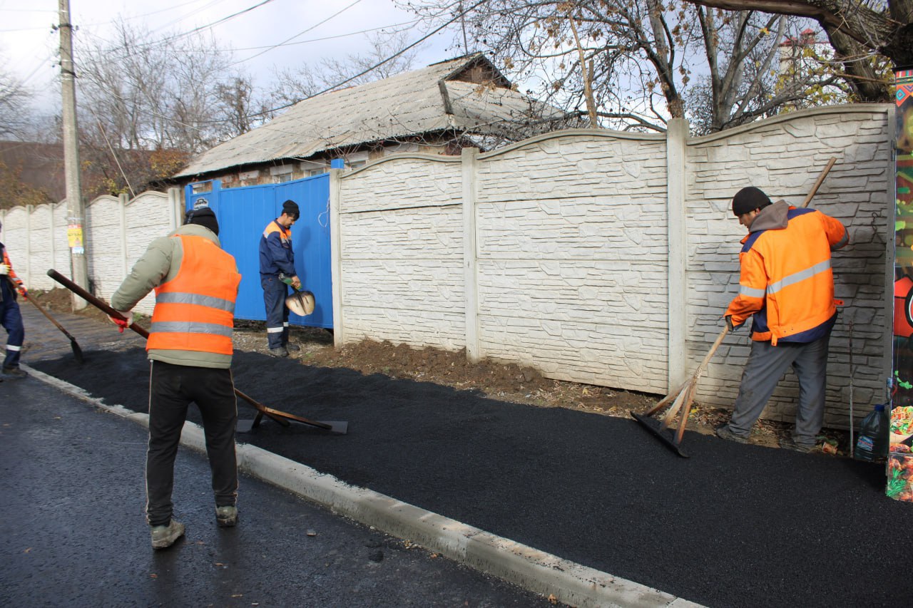 Работы по ремонту дорог в Ровеньках подходят к завершению Работы по ремонту дорог в Ровеньках подходят к завершению