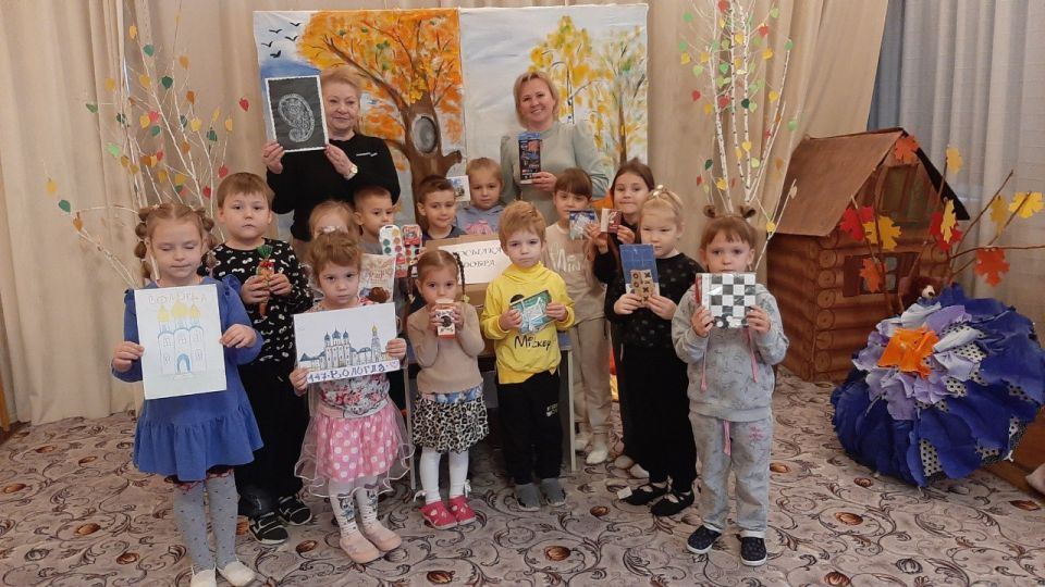 Воспитанники детского сада «Родничок» из г.Вологды приняли участие в трогательной акции солидарности, собрав и отправив большую посылку с подарками в детский сад № 44 «Сказка» г.Алчевска Воспитанники детского сада «Родничок» из г.Вологды приняли участие в трогательной акции солидарности, собрав и отправив большую посылку с подарками в детский сад № 44 «Сказка» г.Алчевска