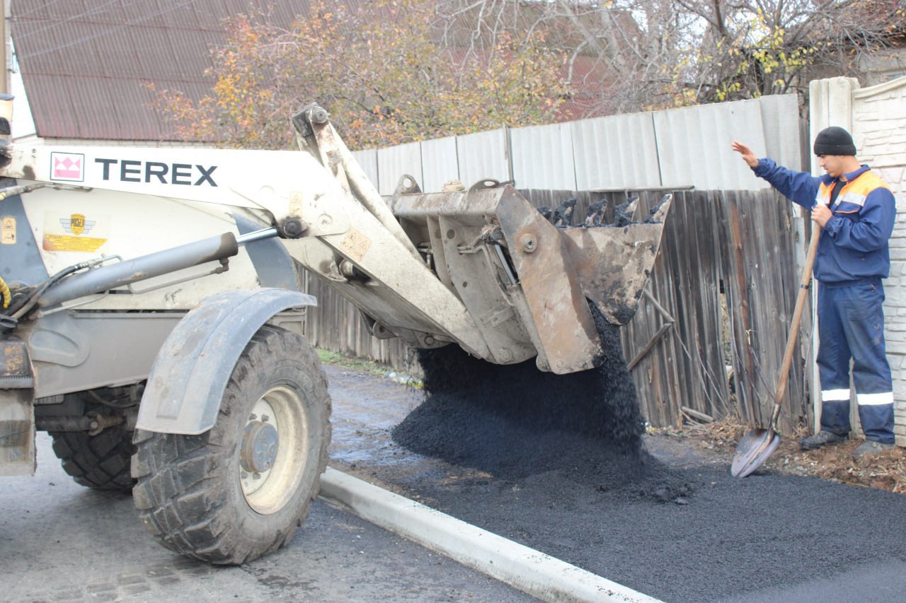 Работы по ремонту дорог в Ровеньках подходят к завершению Работы по ремонту дорог в Ровеньках подходят к завершению