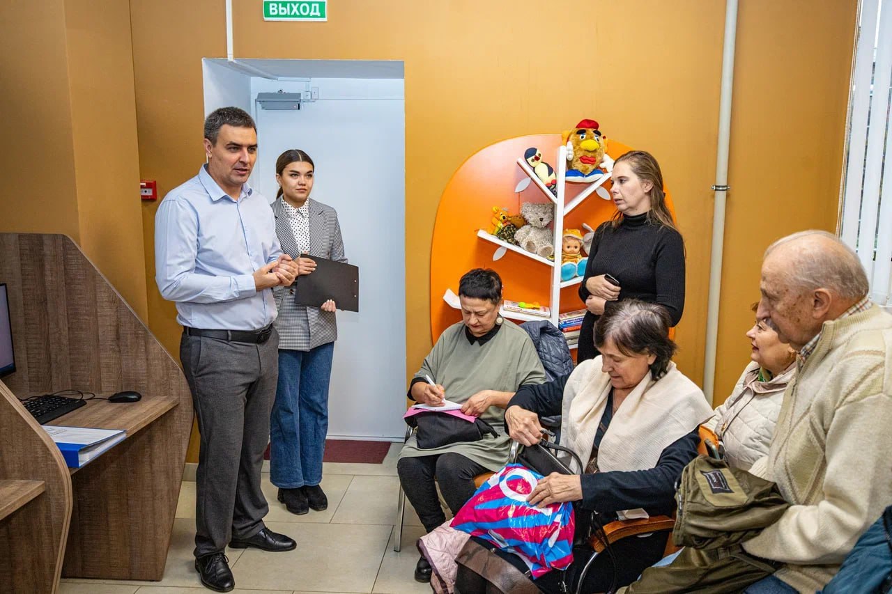 Руководитель Минцифры ЛНР провел занятие по цифровой грамотности Руководитель Минцифры ЛНР провел занятие по цифровой грамотности