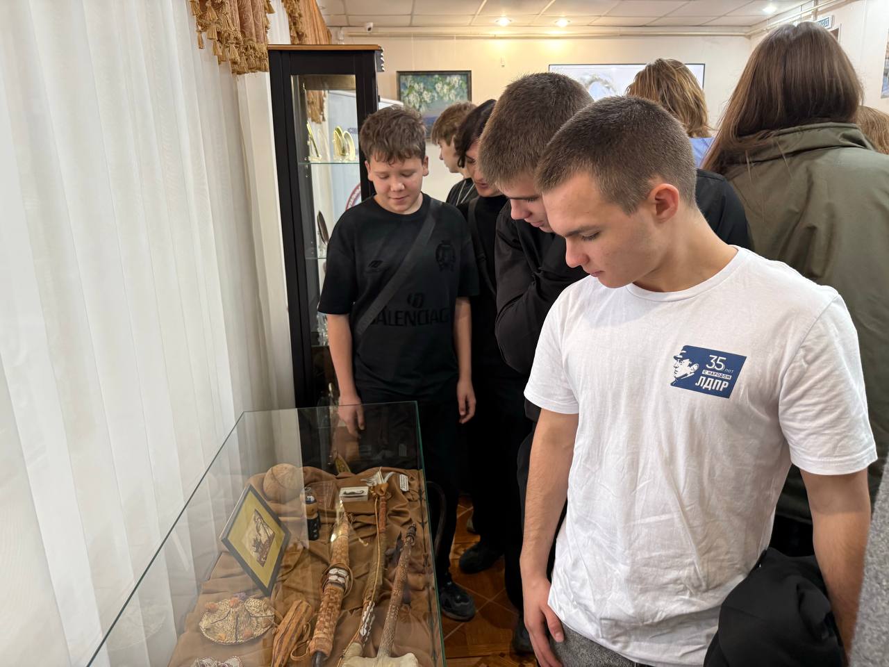 В Луганске почтили память Михаила Матусовского: встреча с молодежью ЛДПР в Музее истории и памяти В Луганске почтили память Михаила Матусовского: встреча с молодежью ЛДПР в Музее истории и памяти