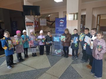 Учащиеся 1-А класса ГБОУ ЛНР "Краснолучской школы № 2" присоединились к всероссийской благотворительной акции "Коробка храбрости"