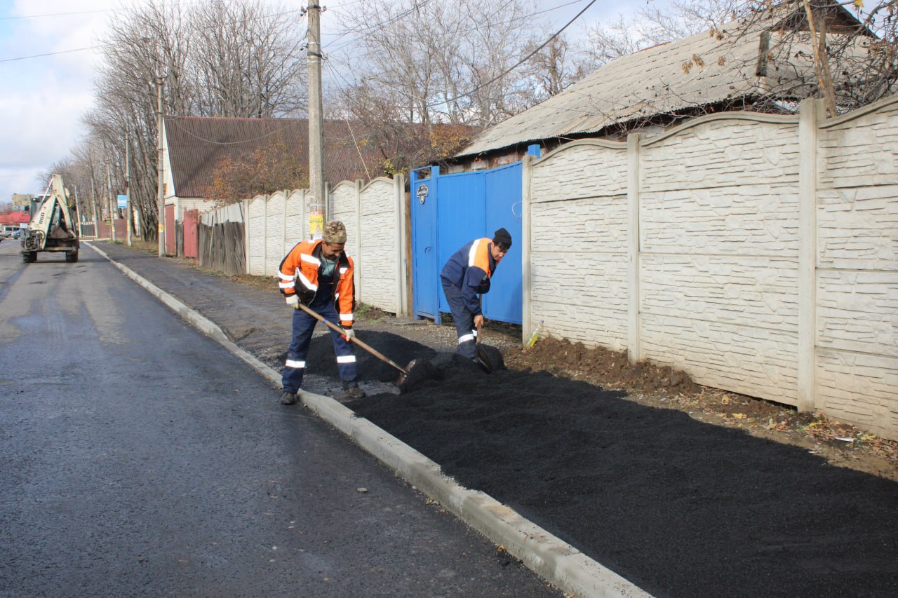 Работы по ремонту дорог в Ровеньках подходят к завершению Работы по ремонту дорог в Ровеньках подходят к завершению