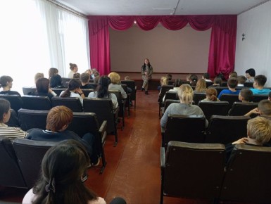 Вячеслав Третьяков: В Епифановской школе Кременского МО организована и проведена встреча учащихся со старшим инспектором ПДН ОМВД России "Кременской" по следующим темам: