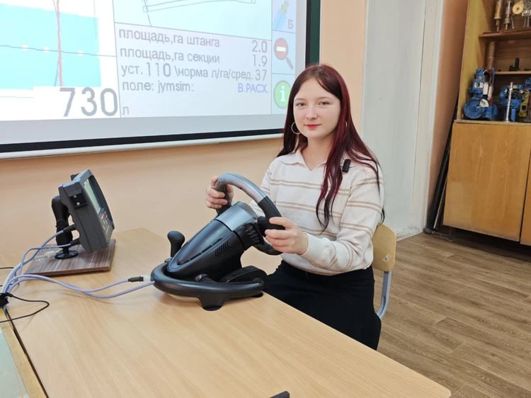 Дочь бойца СВО стала трактористкой и мечтает поступить в танковое училище Дочь бойца СВО стала трактористкой и мечтает поступить в танковое училище