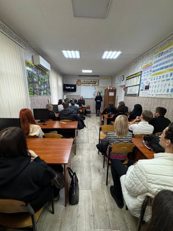 Будущим водителям провели занятия по правилам дорожного движения Будущим водителям провели занятия по правилам дорожного движения