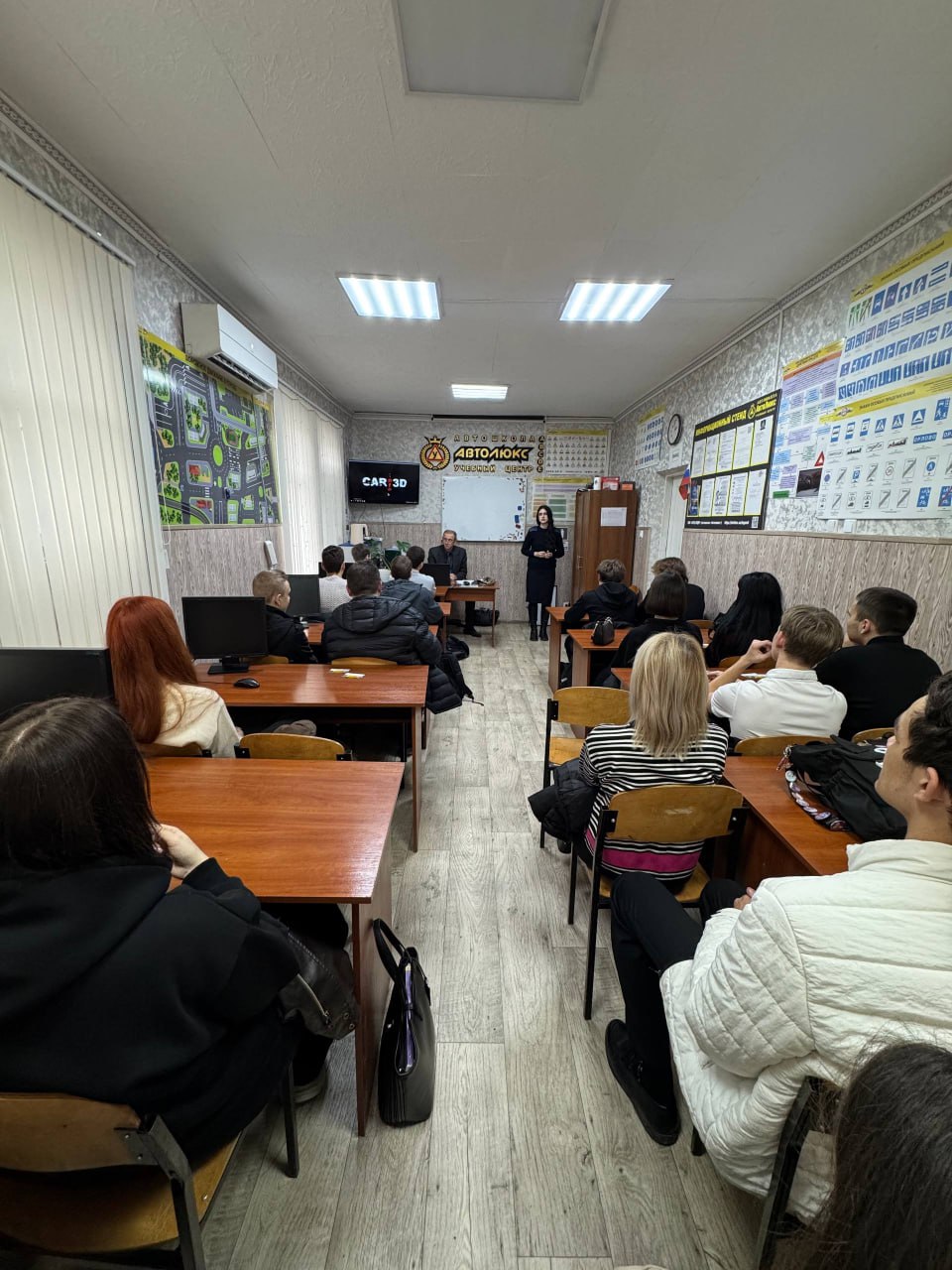 Будущим водителям провели занятия по правилам дорожного движения Будущим водителям провели занятия по правилам дорожного движения