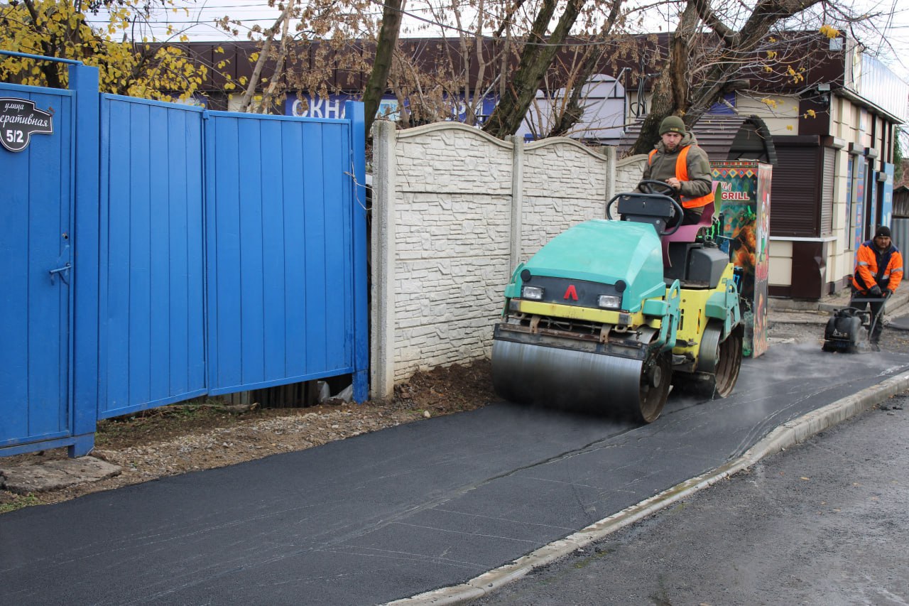 Работы по ремонту дорог в Ровеньках подходят к завершению Работы по ремонту дорог в Ровеньках подходят к завершению