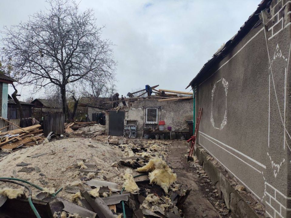Пожилая пара пострадала в Первомайском городском округе при атаке беспилотника ВСУ утром четверга, загорелась летняя кухня — Глава ЛНР Леонид Пасечник Пожилая пара пострадала в Первомайском городском округе при атаке беспилотника ВСУ утром четверга, загорелась летняя кухня — Глава ЛНР Леонид Пасечник