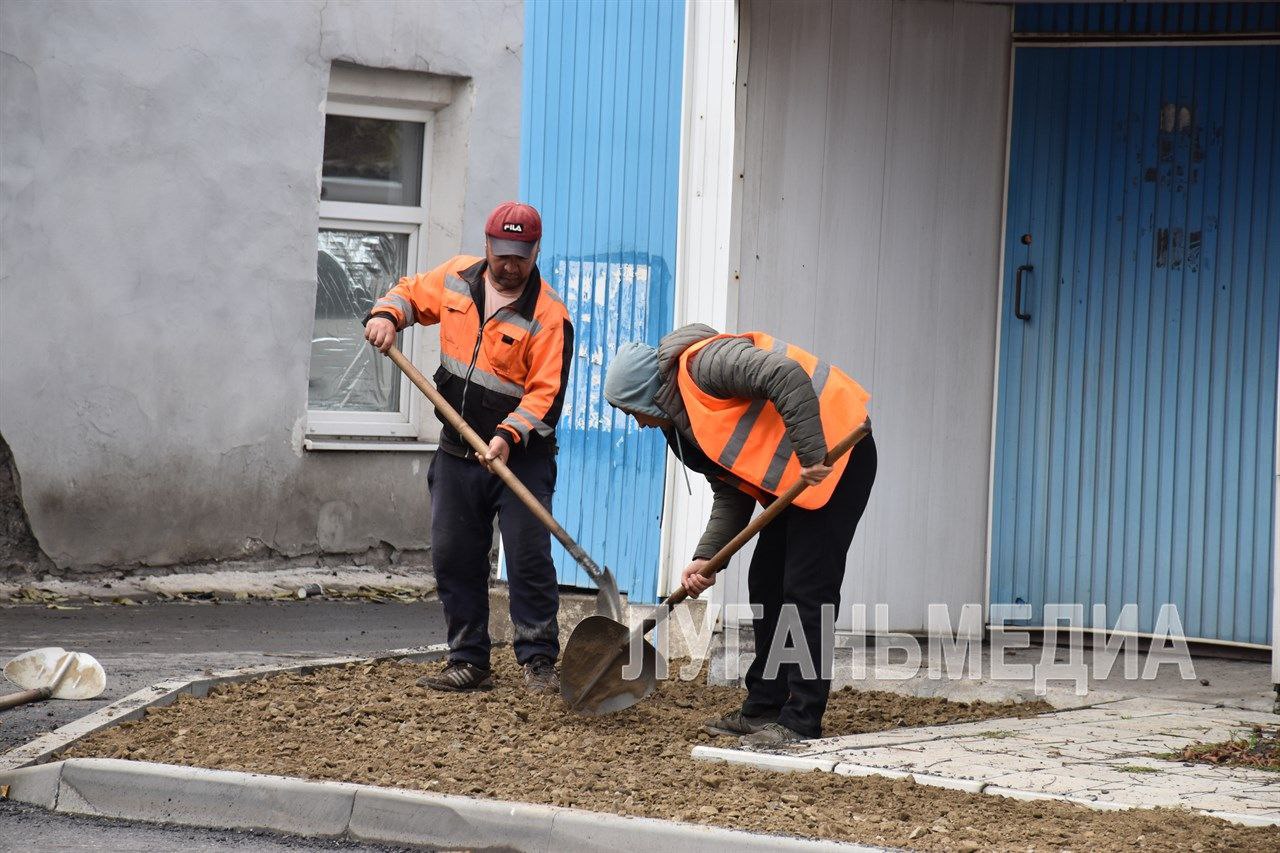 В Ровеньках реализуется региональная программа по ремонту и обновлению автомобильных дорог местного значения В Ровеньках реализуется региональная программа по ремонту и обновлению автомобильных дорог местного значения