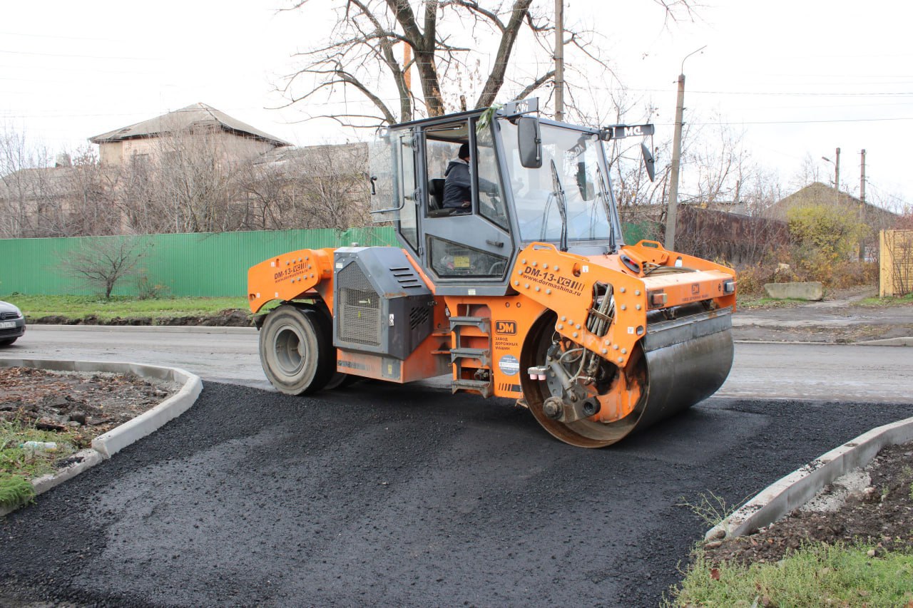 Работы по ремонту дорог в Ровеньках подходят к завершению Работы по ремонту дорог в Ровеньках подходят к завершению