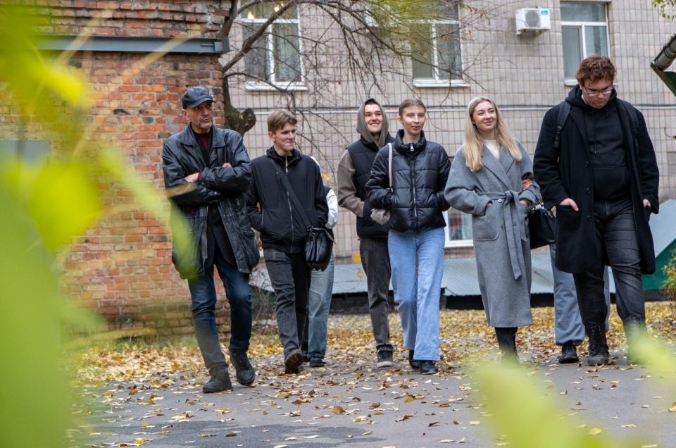 ГТРК ЛНР продолжает профориентационную работу и знакомит будущих журналистов с «внутренней кухней» телевидения и радио ГТРК ЛНР продолжает профориентационную работу и знакомит будущих журналистов с «внутренней кухней» телевидения и радио