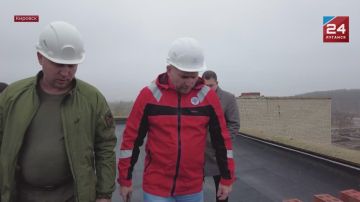 В Кировске завершен ремонт крыш четырех домов, еще столько же – на финальном этапе работ