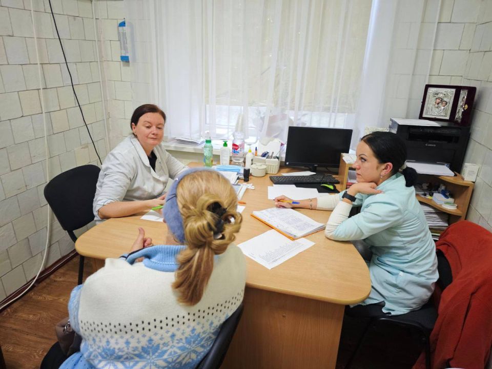 Специалисты из Луганска оказали помощь жителям прифронтового Лисичанска Специалисты из Луганска оказали помощь жителям прифронтового Лисичанска