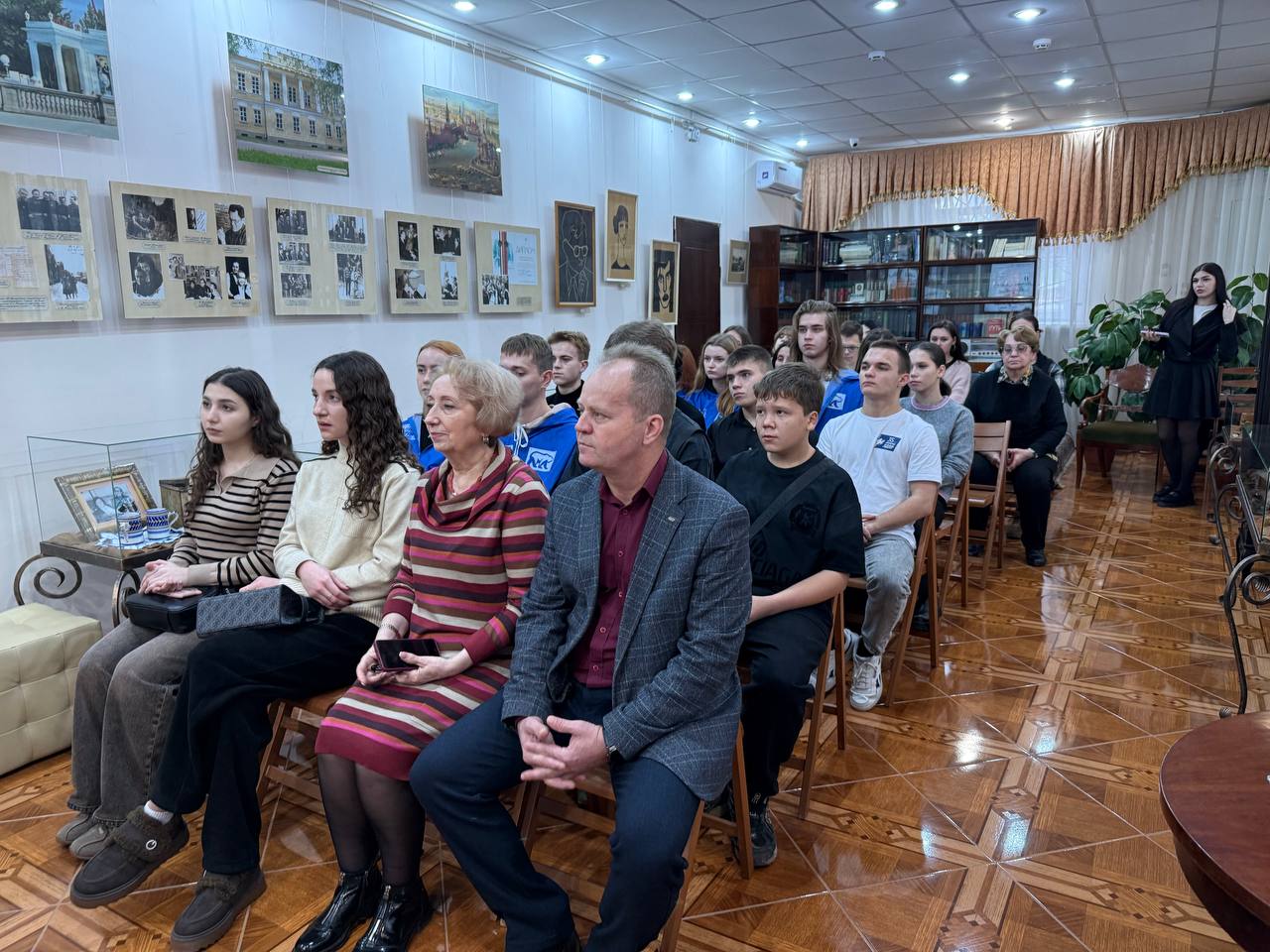 В Луганске почтили память Михаила Матусовского: встреча с молодежью ЛДПР в Музее истории и памяти В Луганске почтили память Михаила Матусовского: встреча с молодежью ЛДПР в Музее истории и памяти