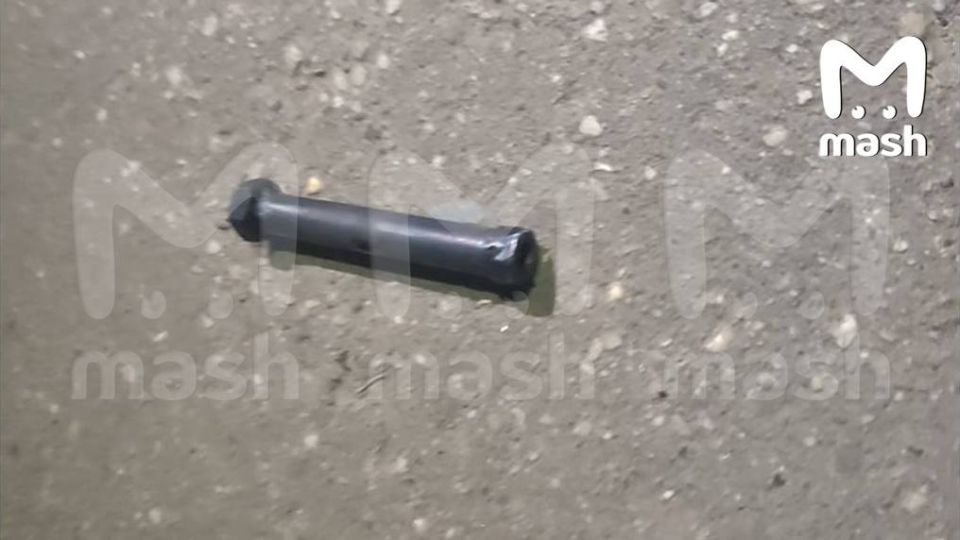 Ребенку оторвало пальцы из-за взрывного устройства, он поднял на улице пачку денег Ребенку оторвало пальцы из-за взрывного устройства, он поднял на улице пачку денег