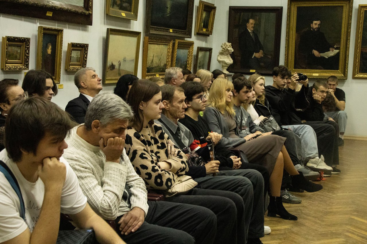 В Луганском художественном музее прошли мероприятия, приуроченные к Всемирной неделе качества и Всемирному дню доброты В Луганском художественном музее прошли мероприятия, приуроченные к Всемирной неделе качества и Всемирному дню доброты