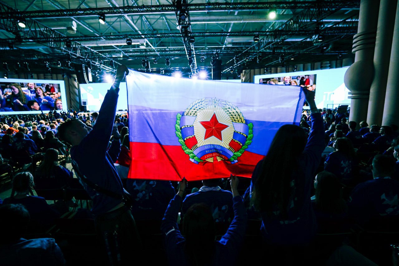 Интересный факт: к ноябрю 2025 года более 350 тысяч добровольцев помогли в проведении памятных и праздничных событий Интересный факт: к ноябрю 2025 года более 350 тысяч добровольцев помогли в проведении памятных и праздничных событий