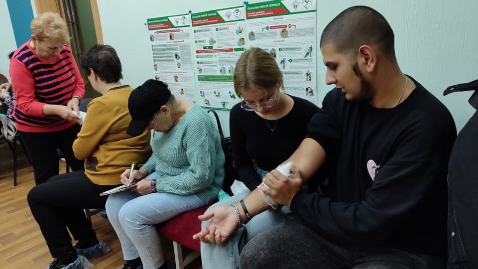 Ещё одна группа слушателей Курсов первой помощи овладела знаниями и навыками, получила сертификаты об обучении Ещё одна группа слушателей Курсов первой помощи овладела знаниями и навыками, получила сертификаты об обучении