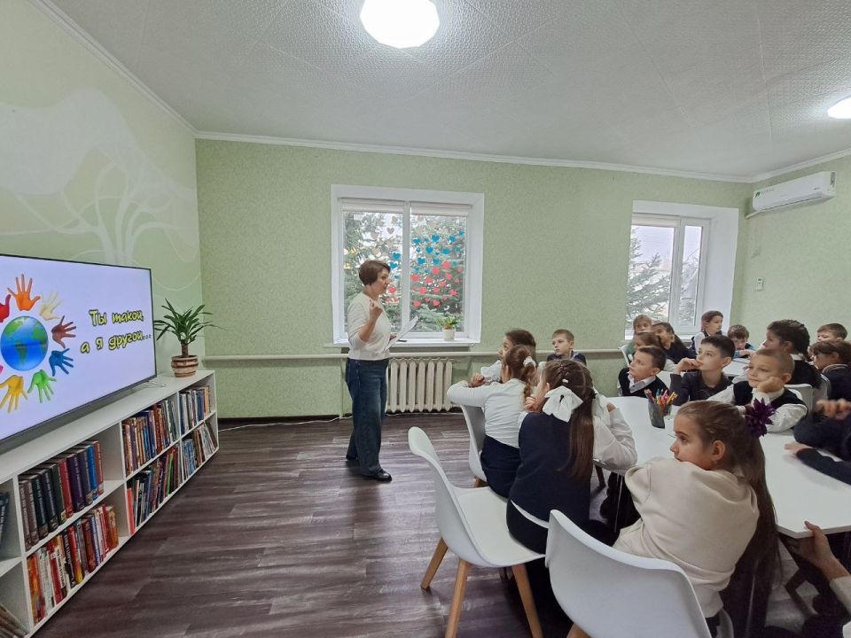 В Лутугинской районной библиотеке для детей прошел час доброго общения «Ты такой, а я другой…» В Лутугинской районной библиотеке для детей прошел час доброго общения «Ты такой, а я другой…»