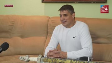 Оружейник из Антрацита Александр Ткаленко привез домой победу на выставке «Клинок. Традиции и современность», которая прошла в Москве