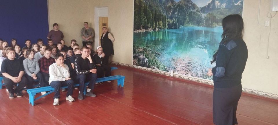 В поселке Энгельсово школьникам провели профилактические уроки о правилах дорожного движения В поселке Энгельсово школьникам провели профилактические уроки о правилах дорожного движения