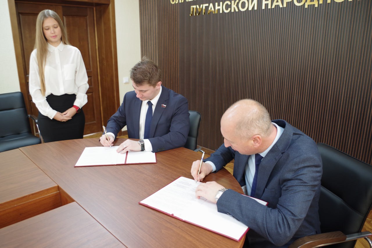 Делегация из Санкт-Петербурга посетила Славяносербский муниципальный округ для укрепления сотрудничества Делегация из Санкт-Петербурга посетила Славяносербский муниципальный округ для укрепления сотрудничества