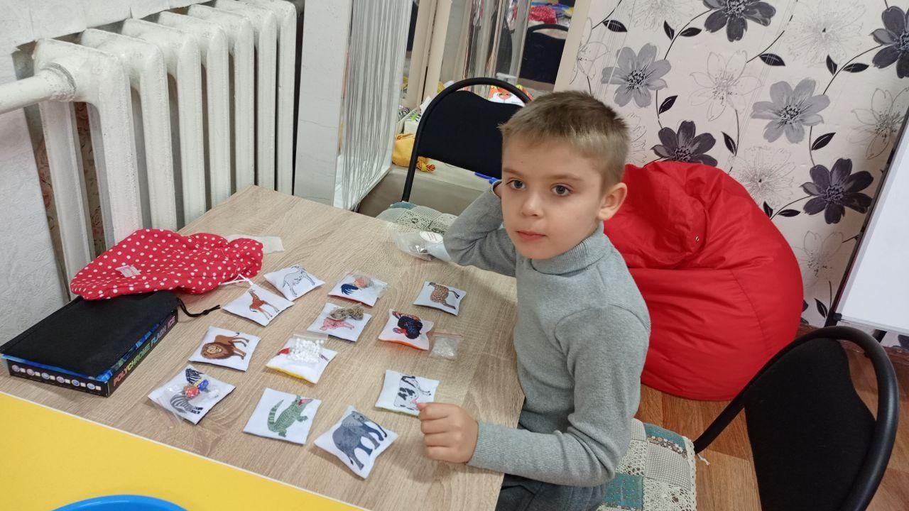 Стахановчане поблагодарили омичей за развивающие наборы для детей-инвалидов Стахановчане поблагодарили омичей за развивающие наборы для детей-инвалидов