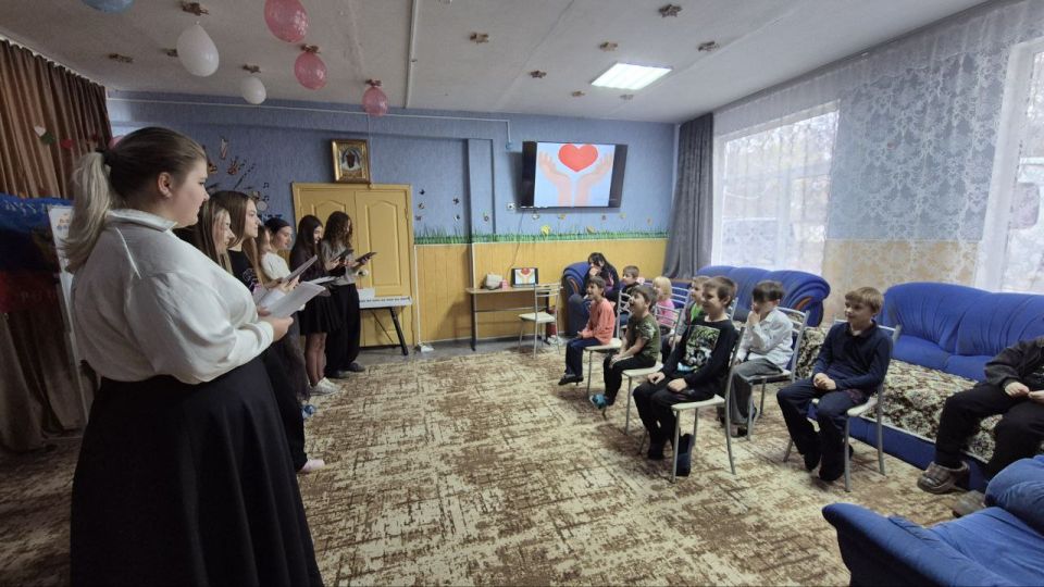 Волонтеры устроили праздник добра для детей Волонтеры устроили праздник добра для детей
