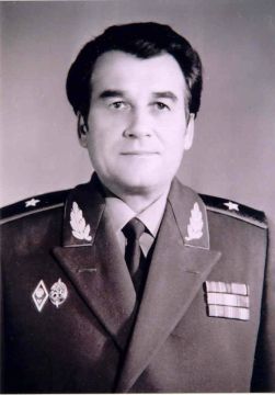 11Сотрудники МВД по Луганской Народной Республике передали поздравительный адрес ветерану ОВД Григорию Ветрову