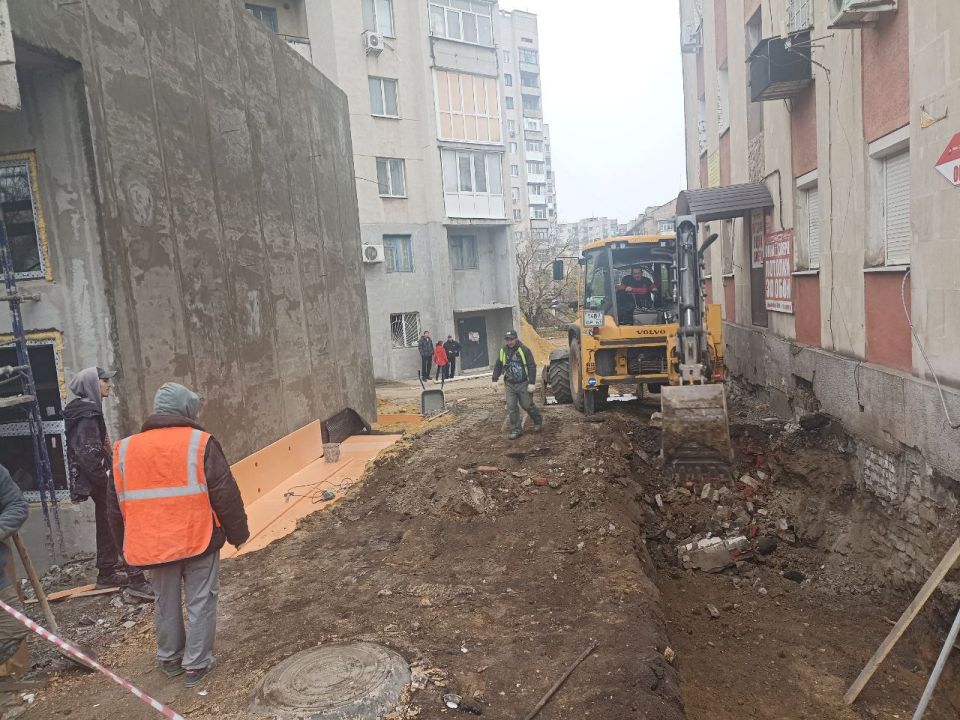 Полным ходом продолжается масштабная реконструкция и ремонт Краснодонского ЗАГСа Полным ходом продолжается масштабная реконструкция и ремонт Краснодонского ЗАГСа