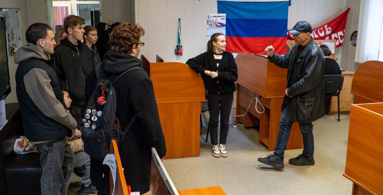 ГТРК ЛНР продолжает профориентационную работу и знакомит будущих журналистов с «внутренней кухней» телевидения и радио ГТРК ЛНР продолжает профориентационную работу и знакомит будущих журналистов с «внутренней кухней» телевидения и радио