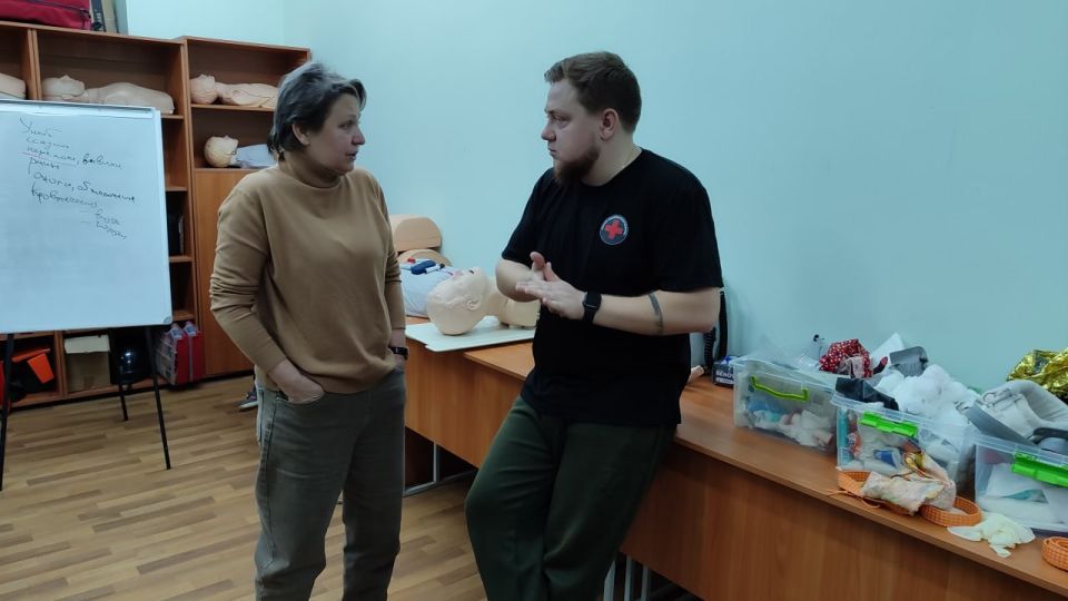 Ещё одна группа слушателей Курсов первой помощи овладела знаниями и навыками, получила сертификаты об обучении Ещё одна группа слушателей Курсов первой помощи овладела знаниями и навыками, получила сертификаты об обучении