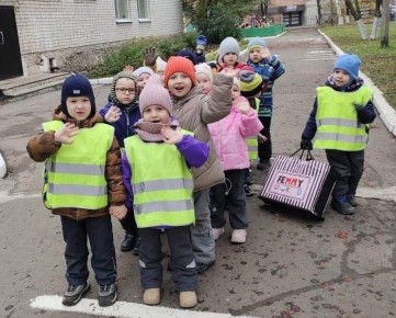 Воспитанники детского сада «Родничок» из г.Вологды приняли участие в трогательной акции солидарности, собрав и отправив большую посылку с подарками в детский сад № 44 «Сказка» г.Алчевска