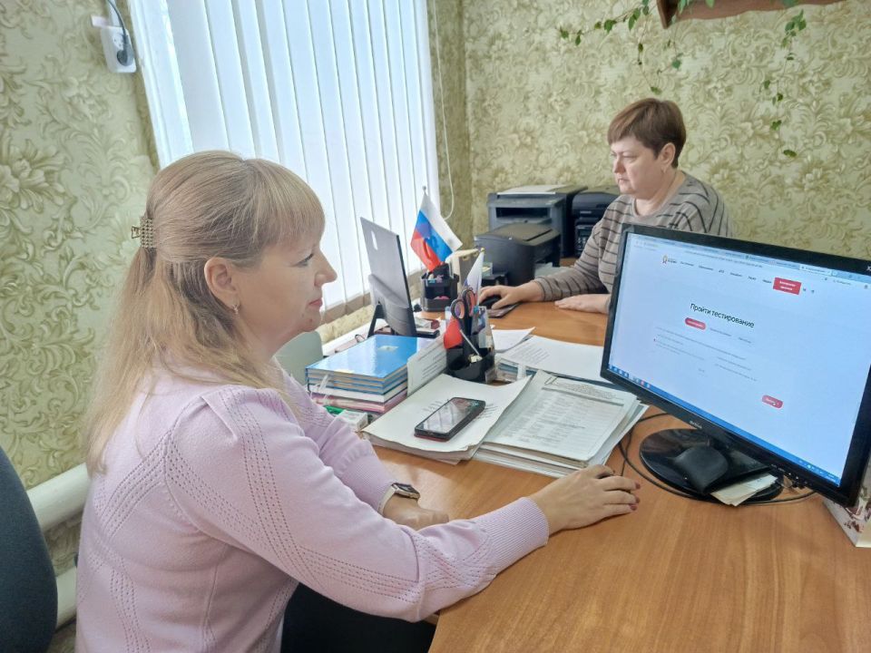 Сотрудники отдела жизнеобеспечения пгт Новодарьевка Администрации городского округа город Ровеньки продолжают повышать свой уровень самообразования Сотрудники отдела жизнеобеспечения пгт Новодарьевка Администрации городского округа город Ровеньки продолжают повышать свой уровень самообразования