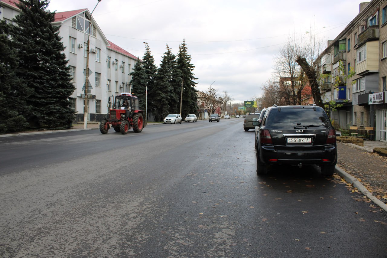 Работы по ремонту дорог в Ровеньках подходят к завершению Работы по ремонту дорог в Ровеньках подходят к завершению