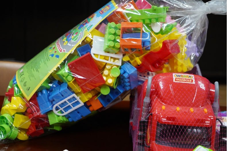 В Свердловском округе представители Красноярского края дарят награду маленьким пациентам медучреждений за храбрость В Свердловском округе представители Красноярского края дарят награду маленьким пациентам медучреждений за храбрость