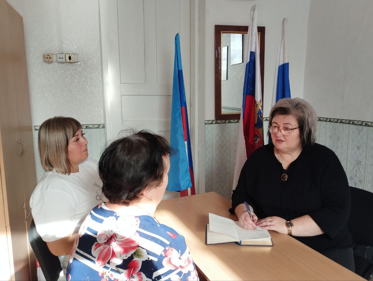 Сегодня в Пролетарского УВК им. О.В. Кошевого состоялся семинар-практикум для родителей и педагогических работников на тему «О совместной работе по защите прав и законных интересов детей-сирот и детей, оставшихся без... Сегодня в Пролетарского УВК им. О.В. Кошевого состоялся семинар-практикум для родителей и педагогических работников на тему «О совместной работе по защите прав и законных интересов детей-сирот и детей, оставшихся без...