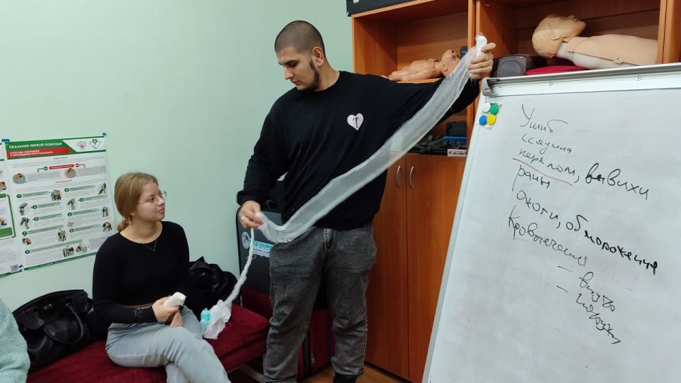 Ещё одна группа слушателей Курсов первой помощи овладела знаниями и навыками, получила сертификаты об обучении Ещё одна группа слушателей Курсов первой помощи овладела знаниями и навыками, получила сертификаты об обучении