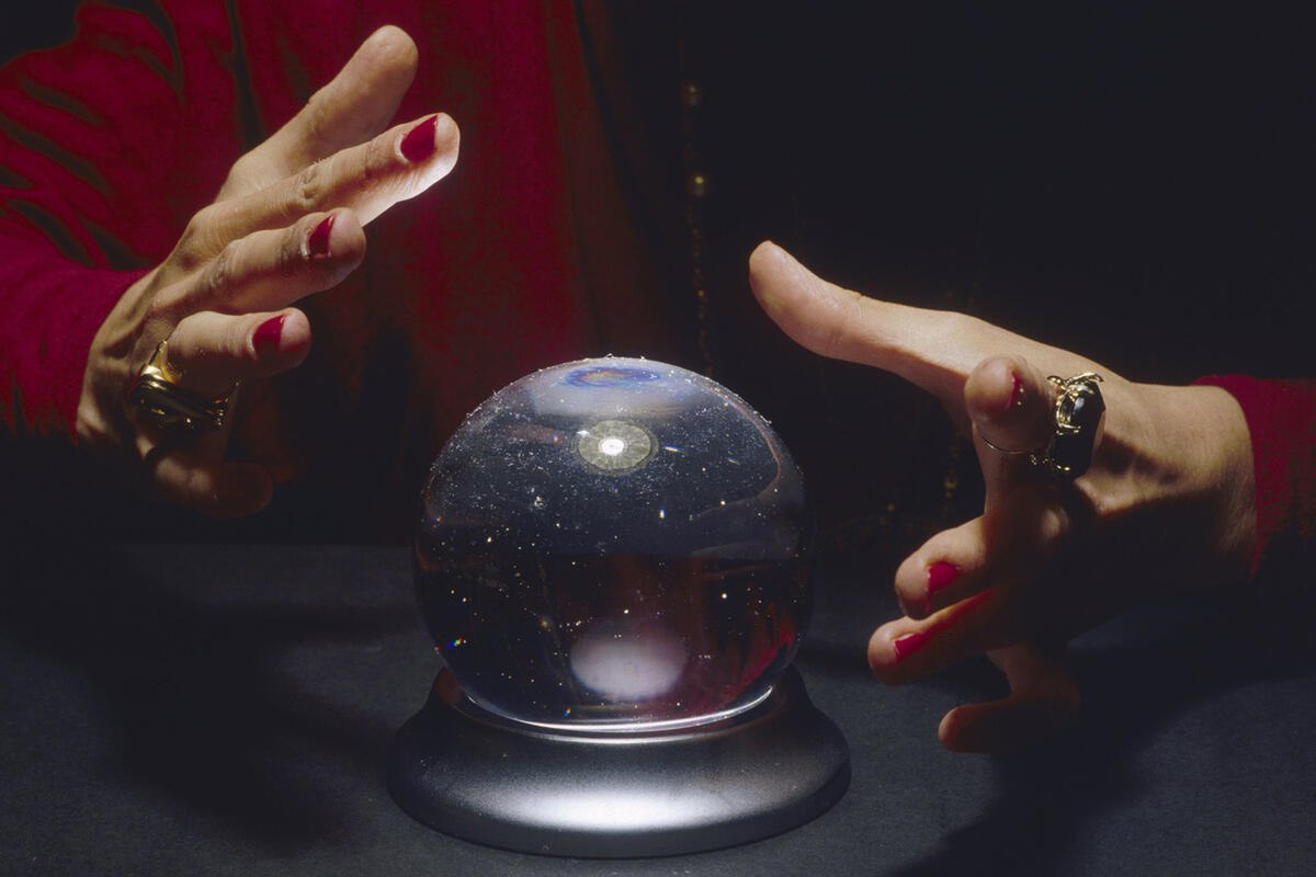 Попытка «снять порчу» обернулась для жительницы Краснолучского округа потерей денег и украшений