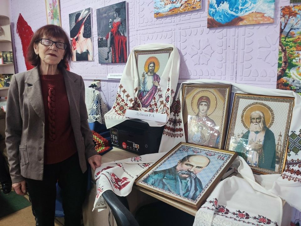 В Лутугинской центральной районной библиотеке состоялся вечер-встреча «Удивительный мир рукоделия», приуроченный к Всемирному дню рукоделия В Лутугинской центральной районной библиотеке состоялся вечер-встреча «Удивительный мир рукоделия», приуроченный к Всемирному дню рукоделия