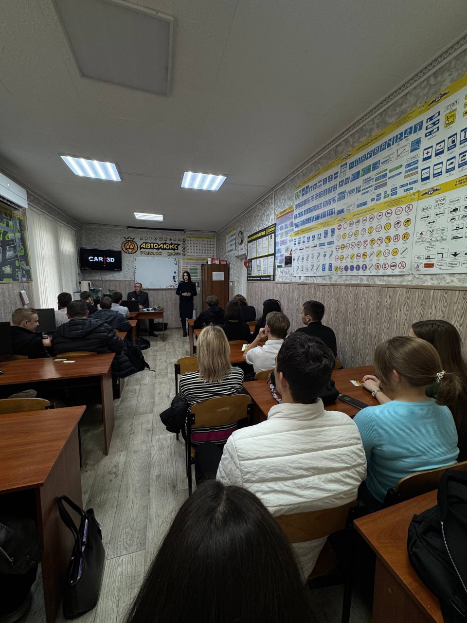 Будущим водителям провели занятия по правилам дорожного движения